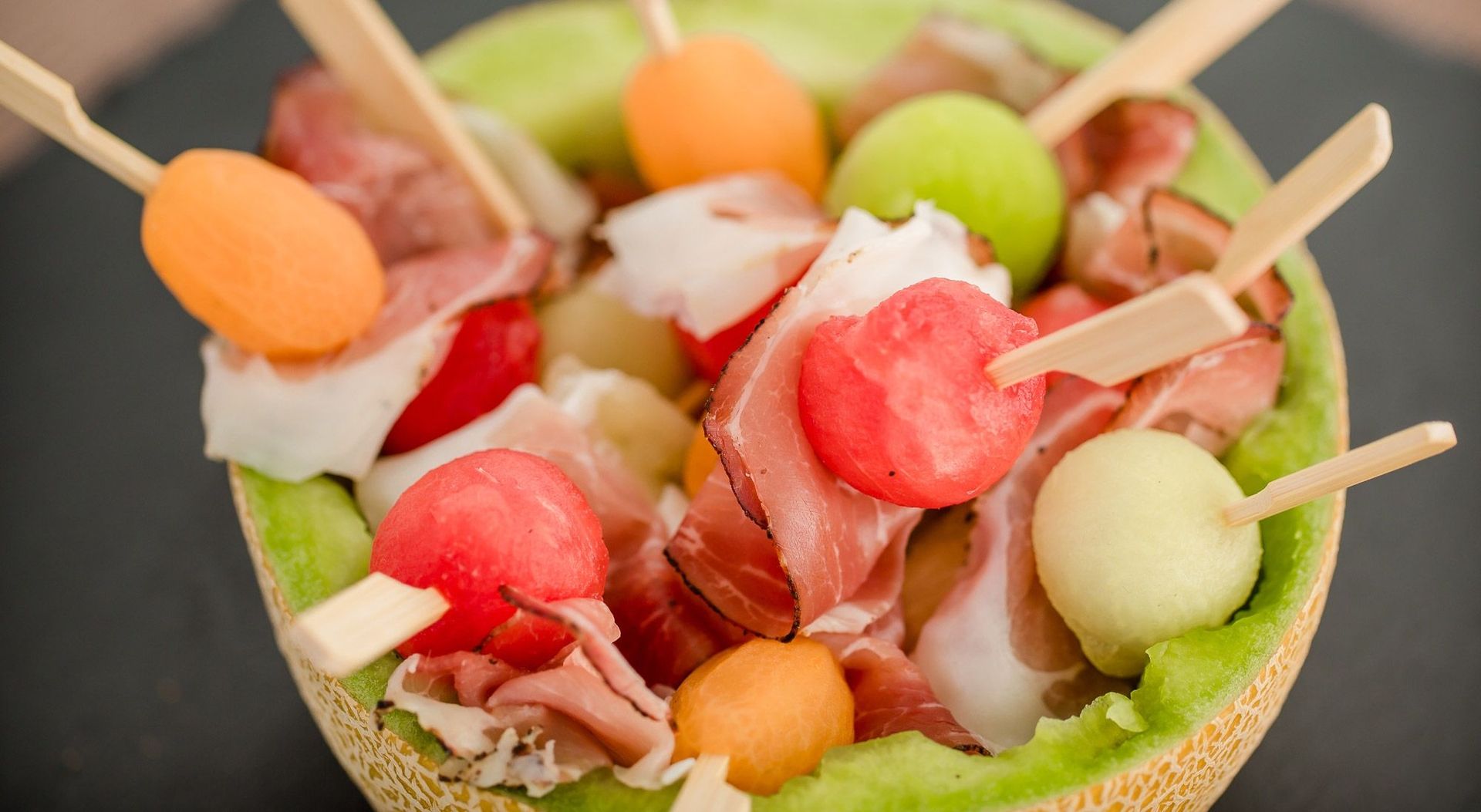 Frucht- und Wurstspieße